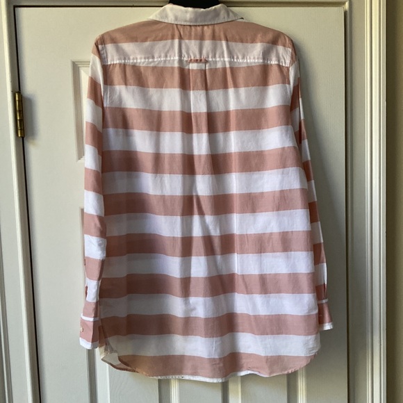 Banana Republic button down shirt peachy red and white stripes - Picture 6 of 7